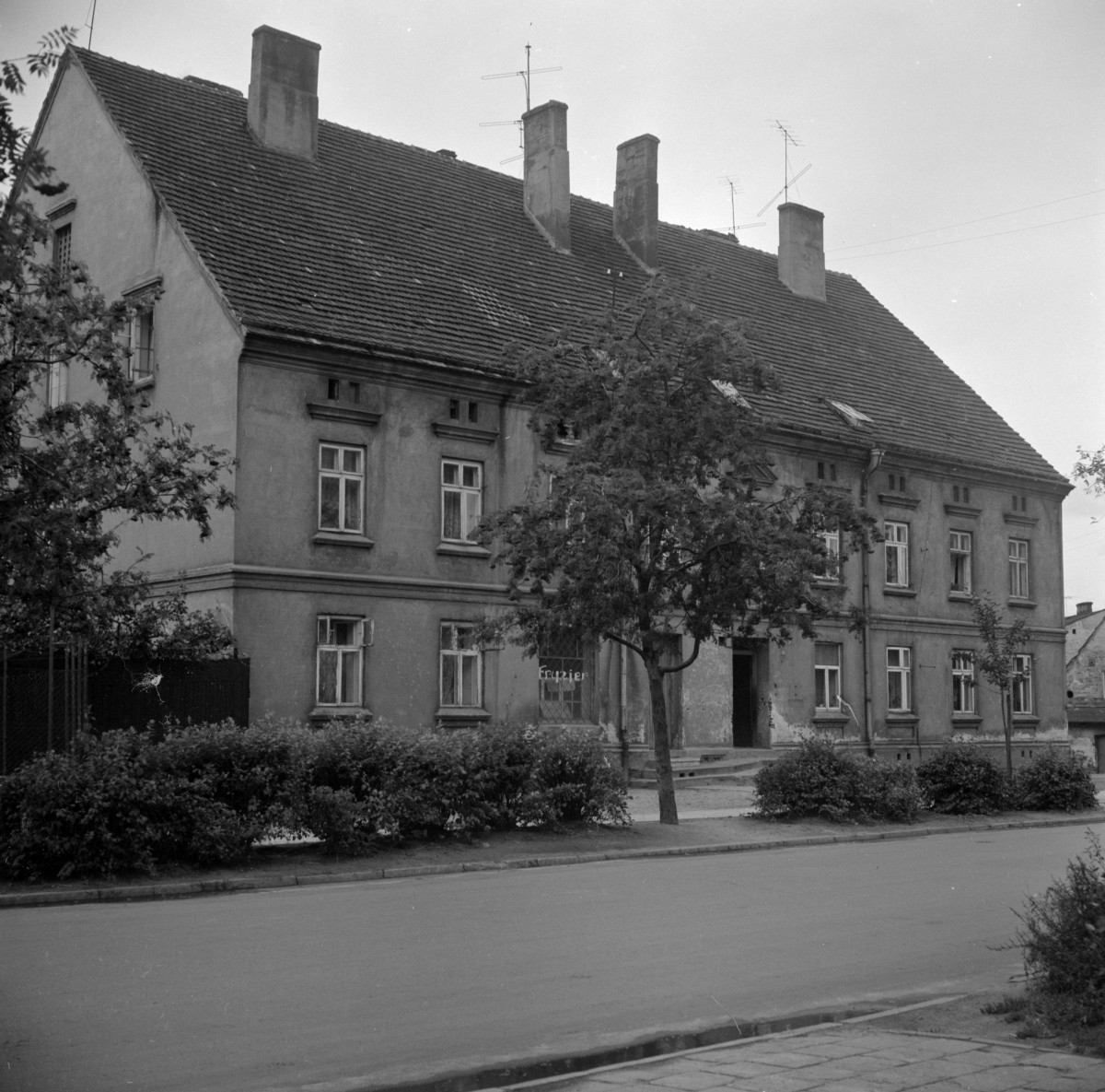 kamienica - elewacja frontowa, skan 1