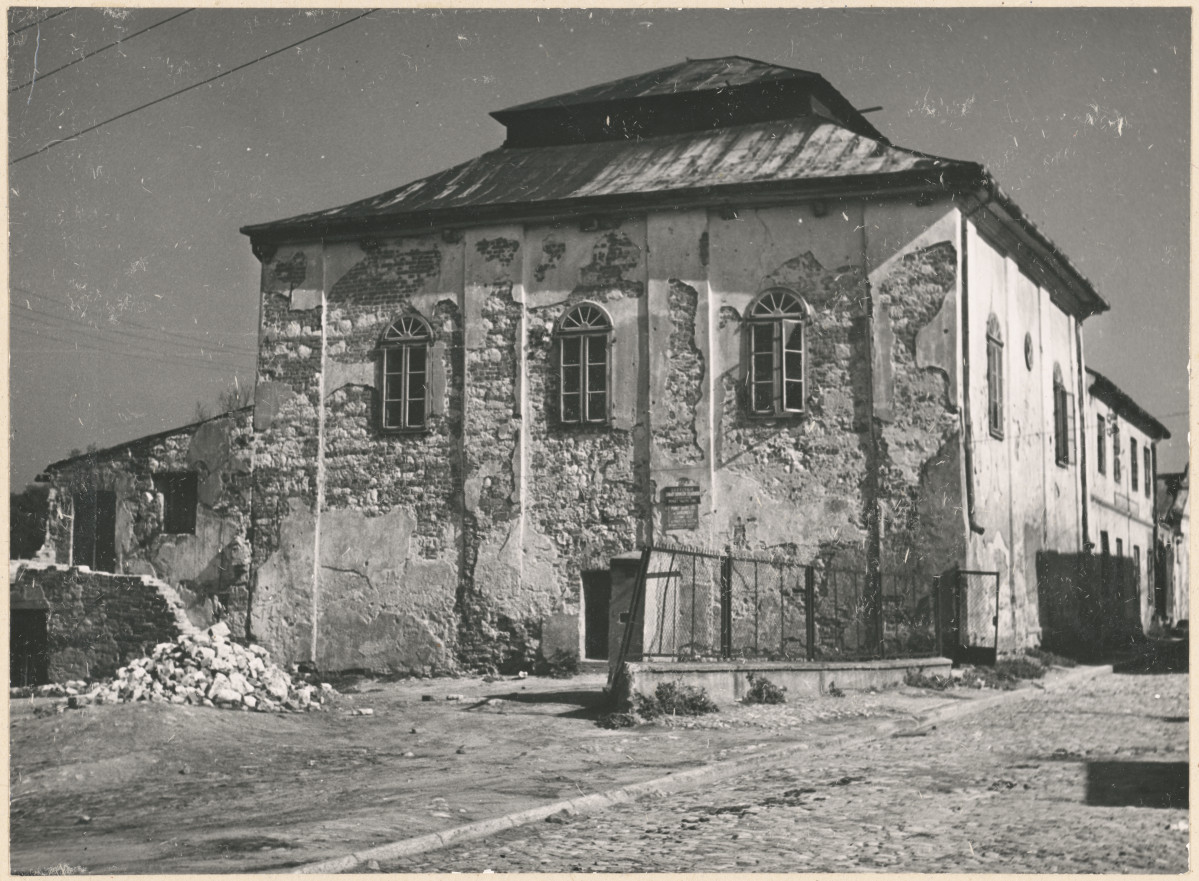 Synagoga - widok ogólny od strony płd., skan 1