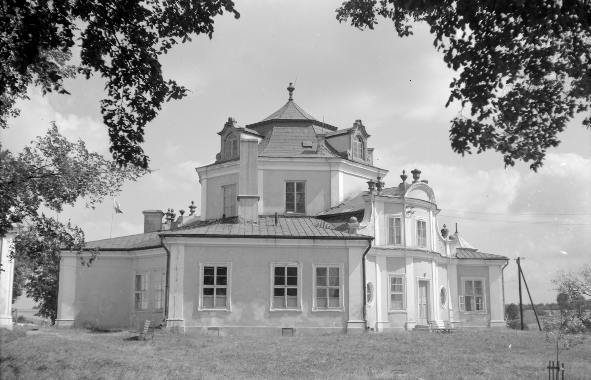pałac - widok od południowego-zachodu, skan 1