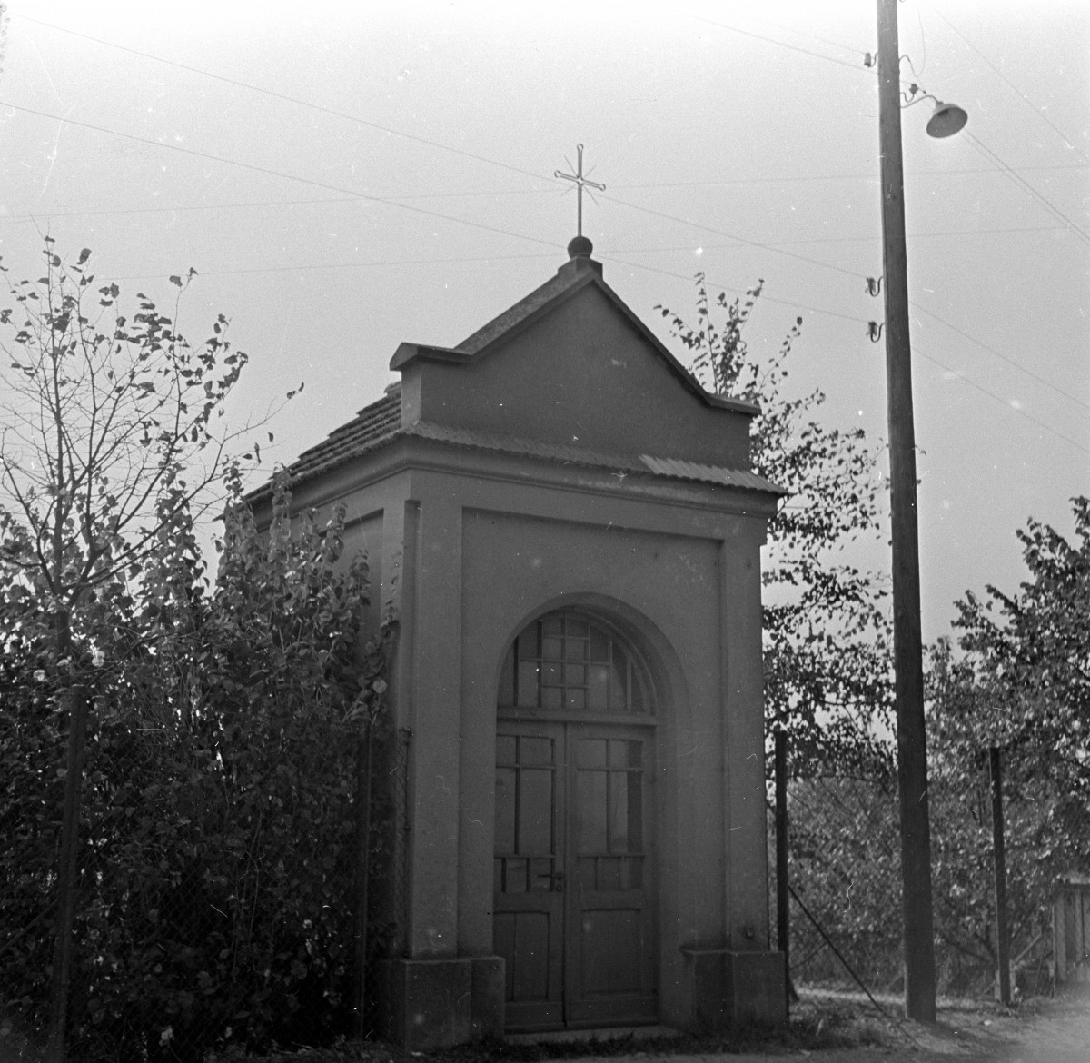 kapliczka murowana - front, skan 1