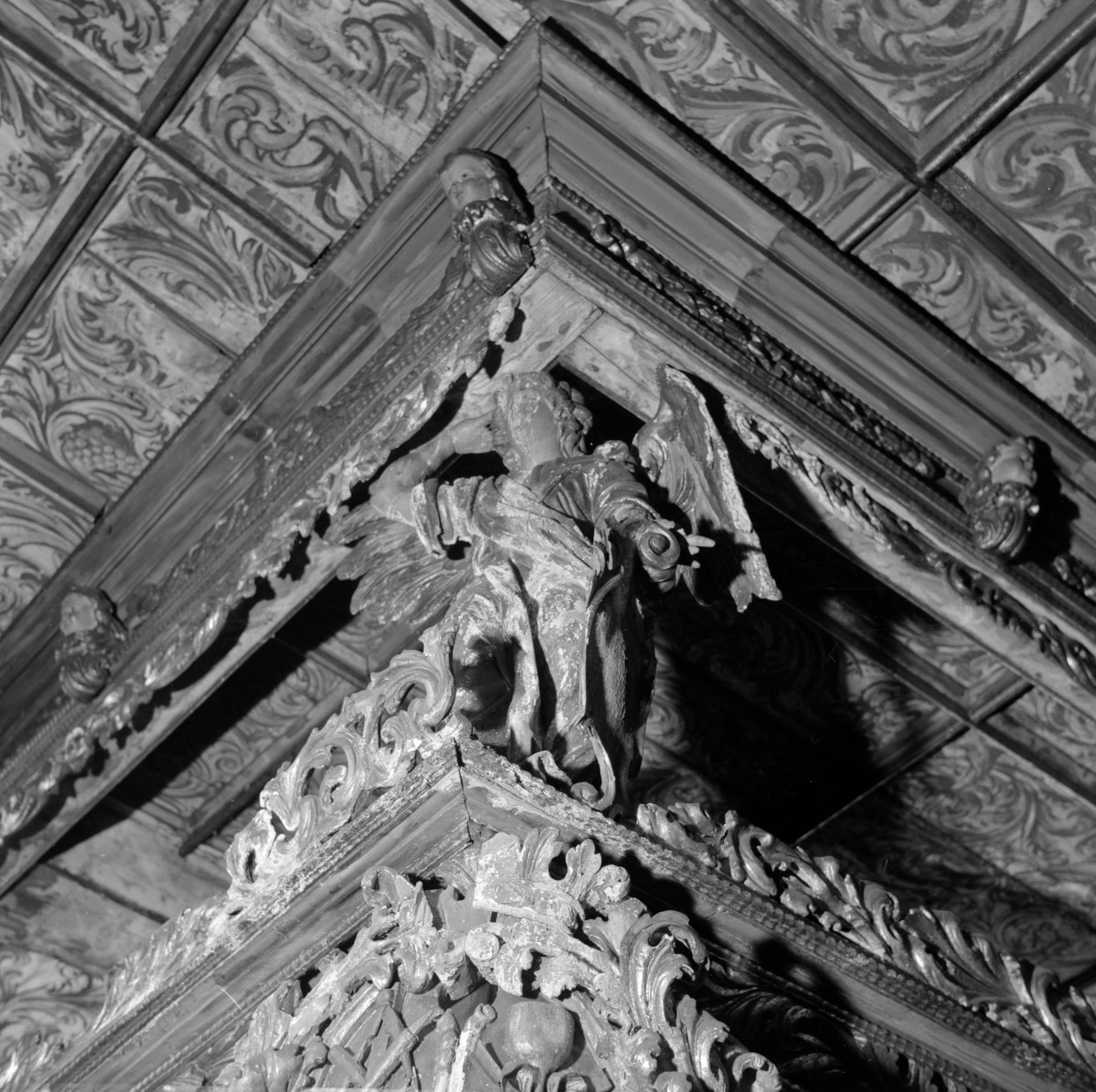 kościół Pokoju im. Trójcy Świętej - wnętrze, loża w emporze, dekor, skan 1