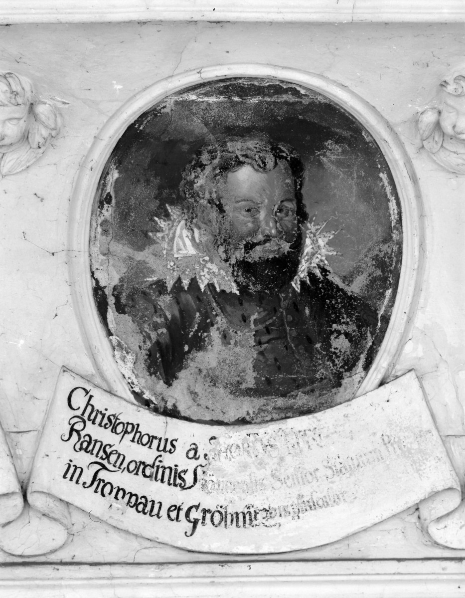 pałac - wnętrze: portret Krzysztofa Nostitza w fasecie sali balowej, skan 1