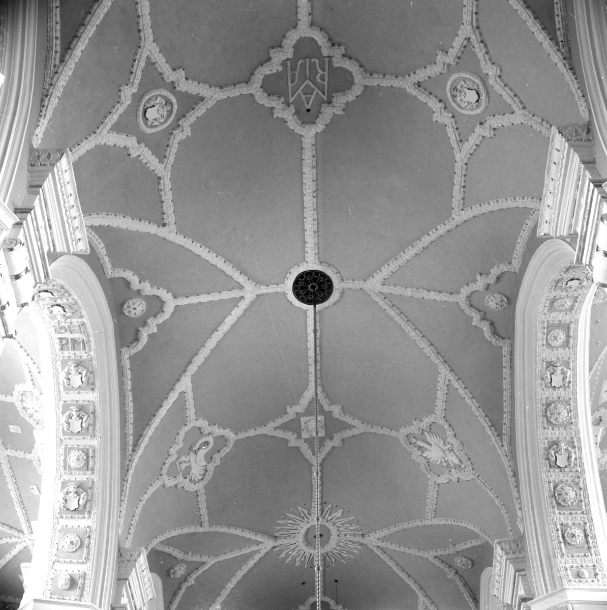 kościół św. Stanisława Biskupa - wnętrze, sklepienie nawy głównej, skan 1