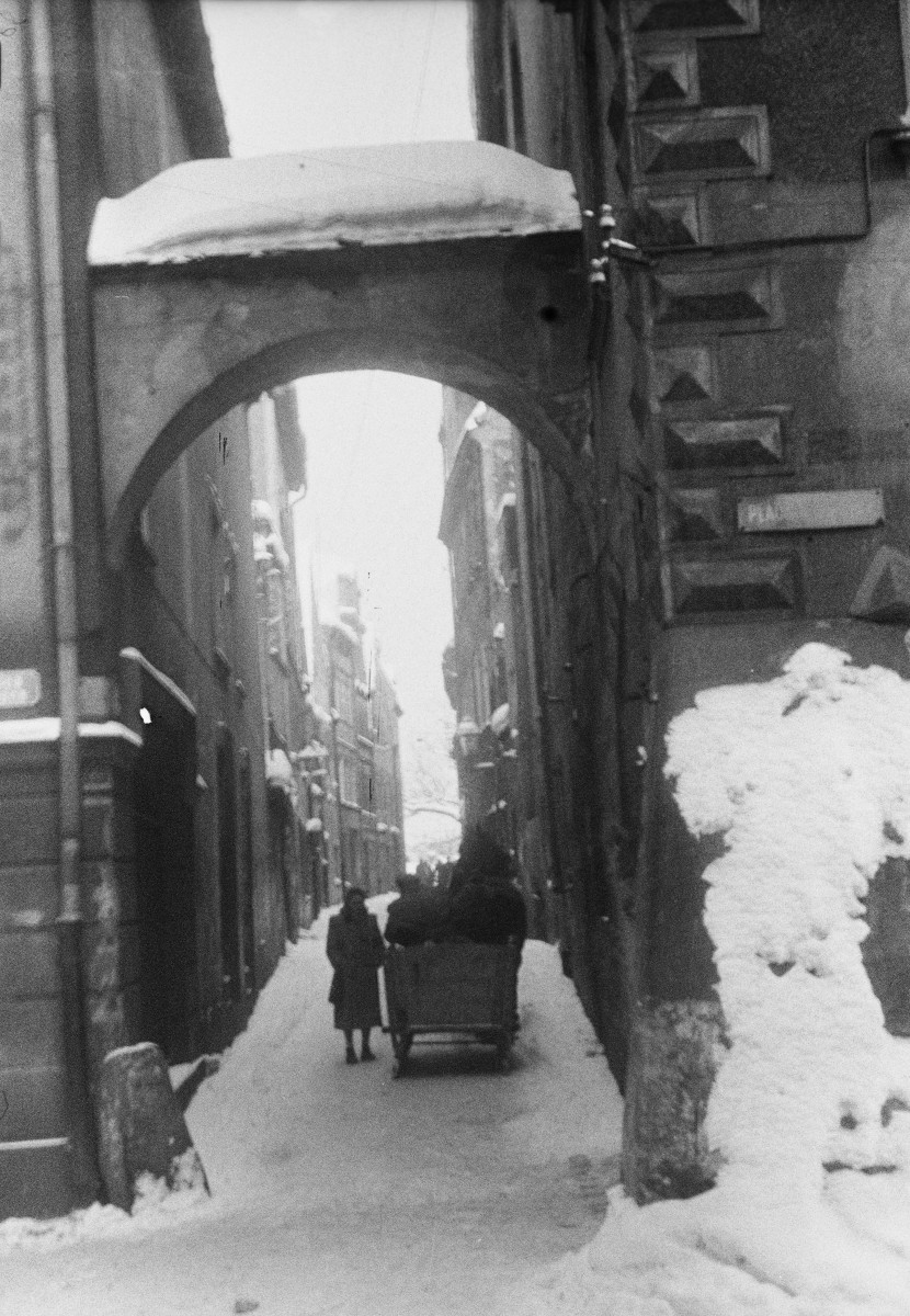 ulica oraz kamienica, skan 1