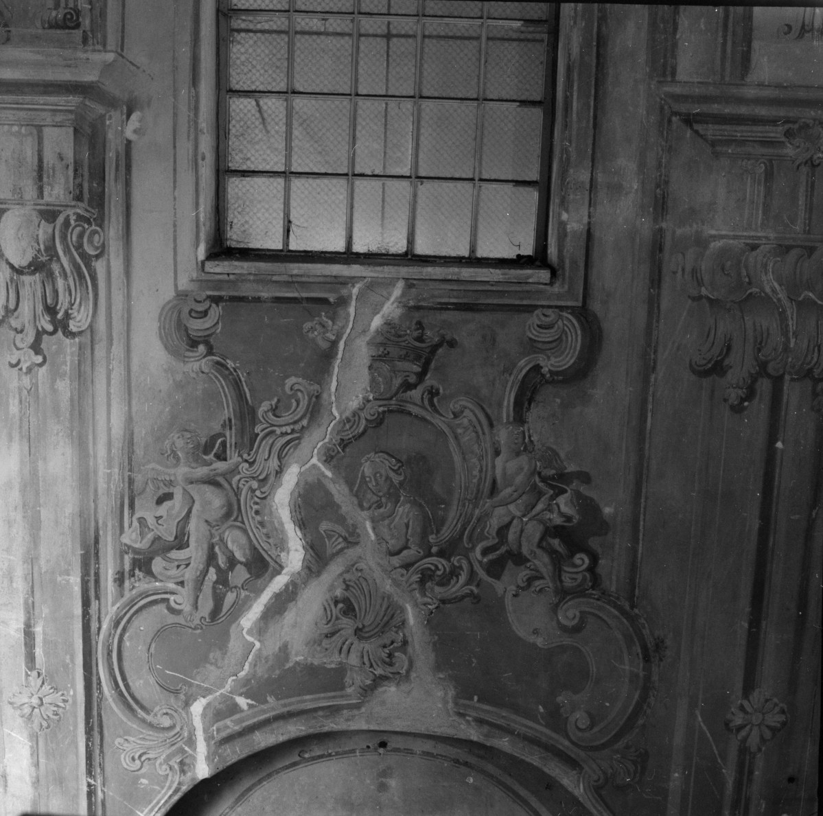 zamek Oppersdorffów - zamek dolny - wnętrze - kaplica - dekoracja malarska - fragment, skan 1