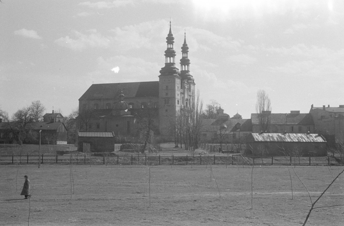 Bazylika katedralna Wniebowzięcia Najświętszej Maryi Panny i św. Mikołaja w Łowiczu, skan 1