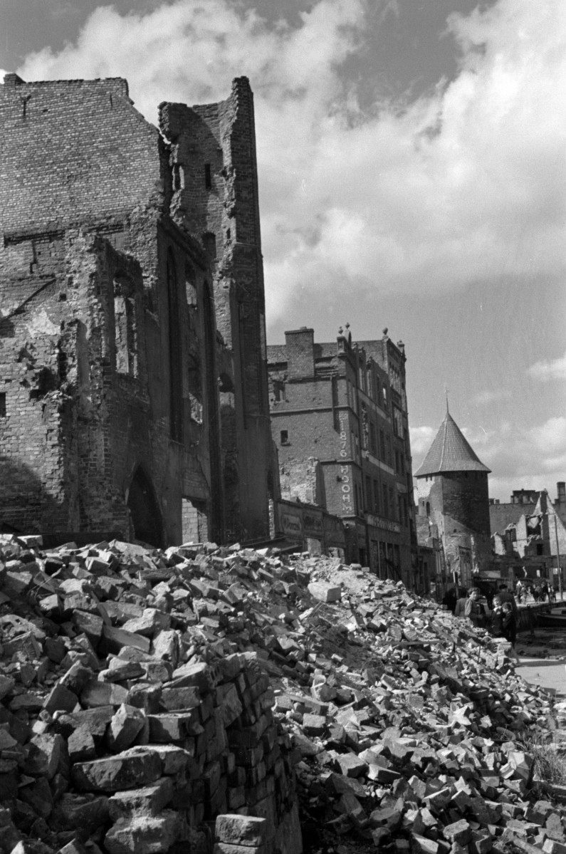 Długie Pobrzeże - ruiny zabudowy, skan 1