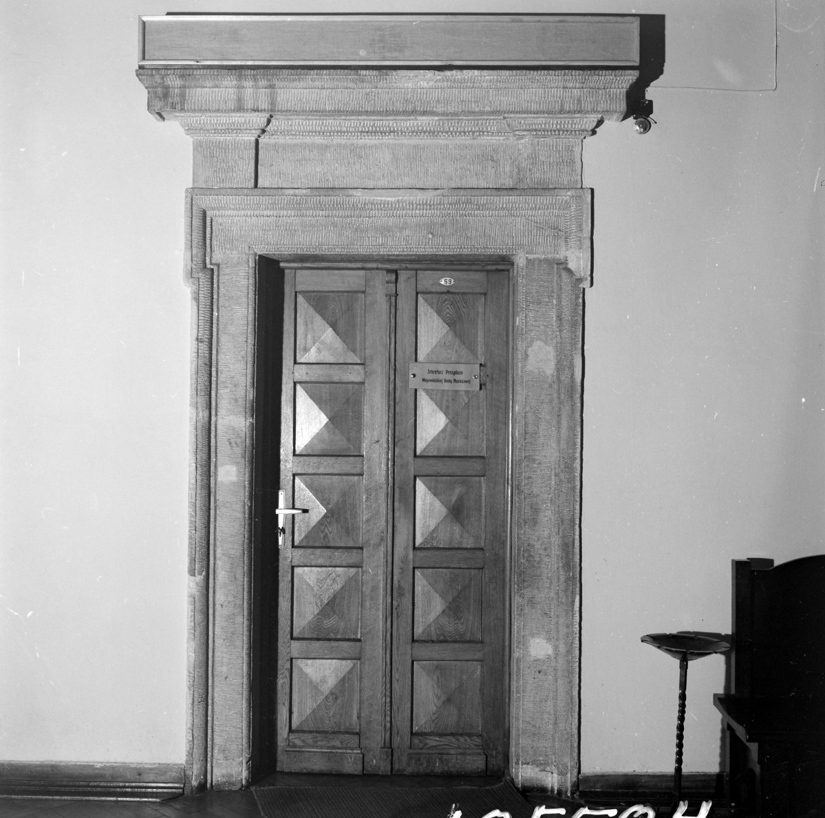 pałac Biskupów Krakowskich - d. sala wejściowa - portal w ścianie południowej, skan 1