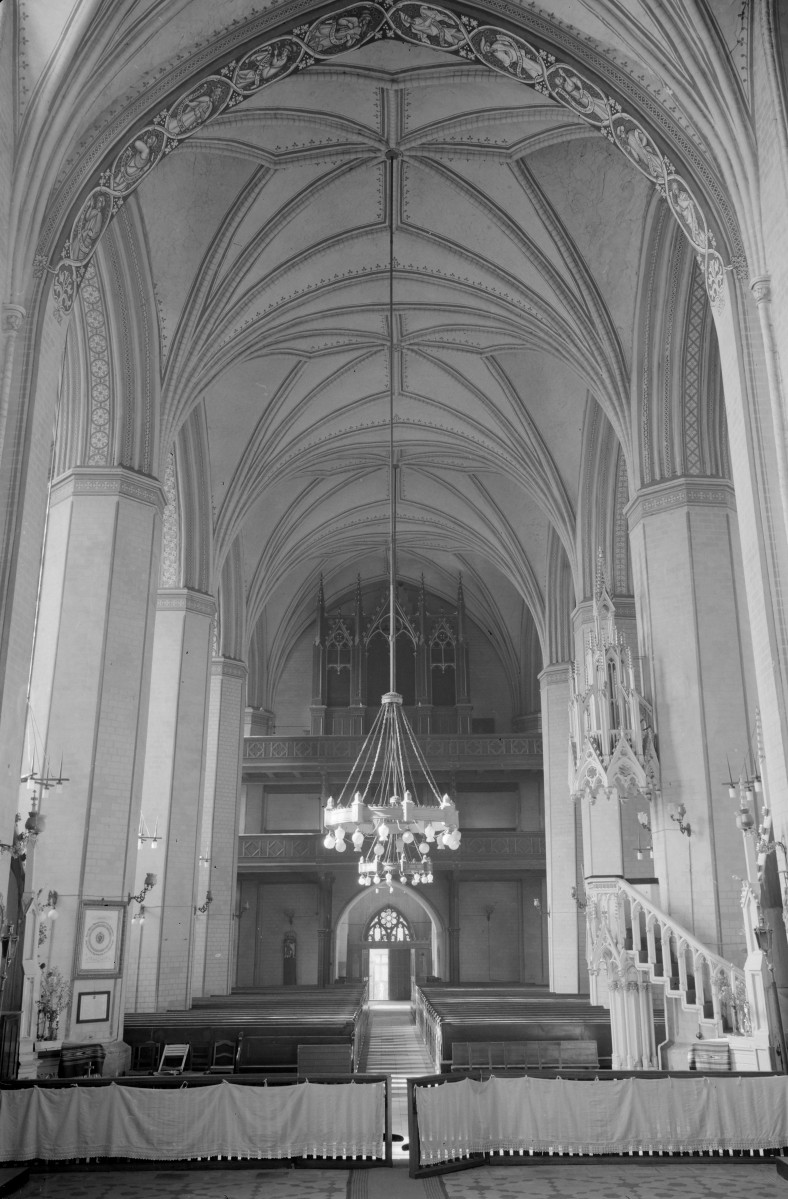 kościół Mariacki - wnętrze, nawa główna, sklepienie gwiaździste , skan 1