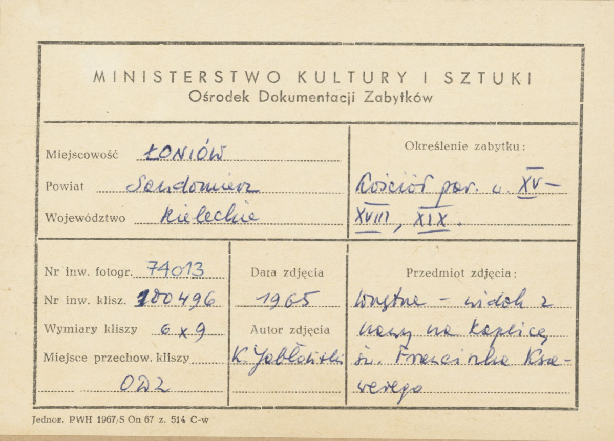 Kościół parafialny - wnętrze, widok z nawy na kaplicę św. Franciszka Ksawerego  - metryczka


, skan 1