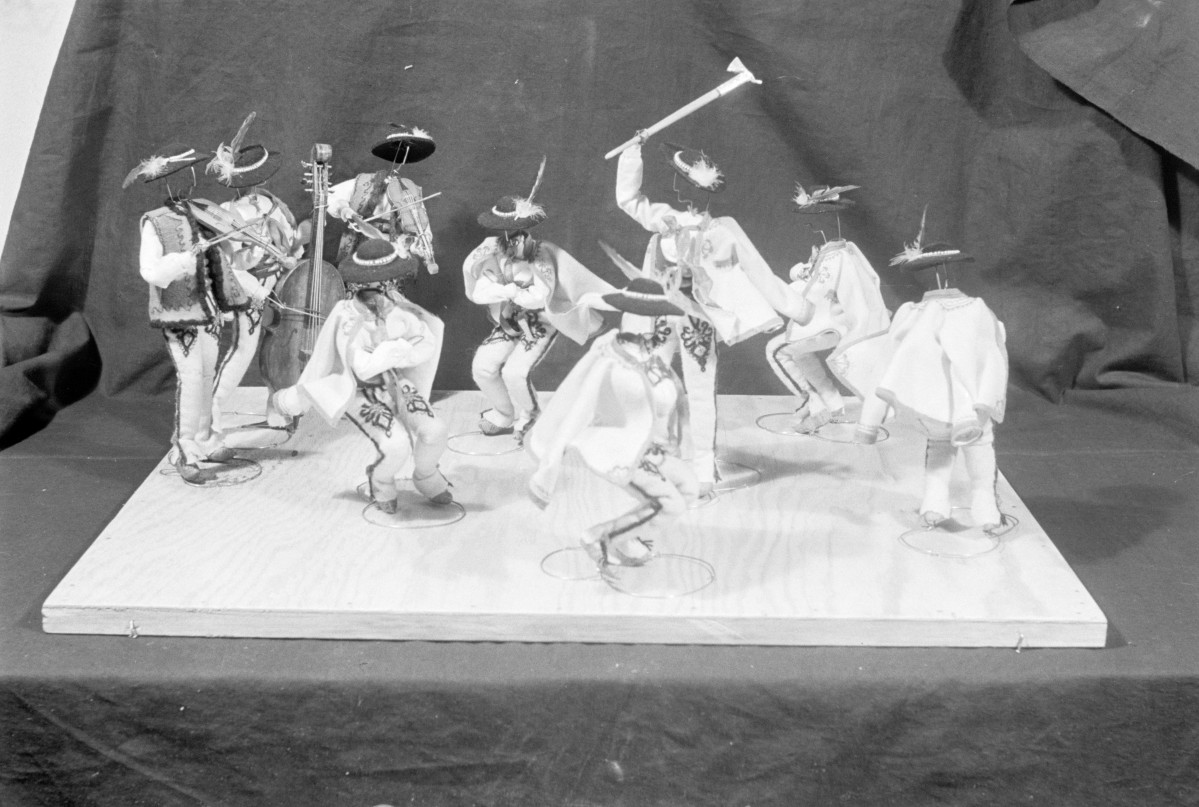 Muzeum Kultur Ludowych w Warszawie - Młocinach, Wasiewicz Janina "Góral zakopiański w tańcu zespołowym", model, skan 1