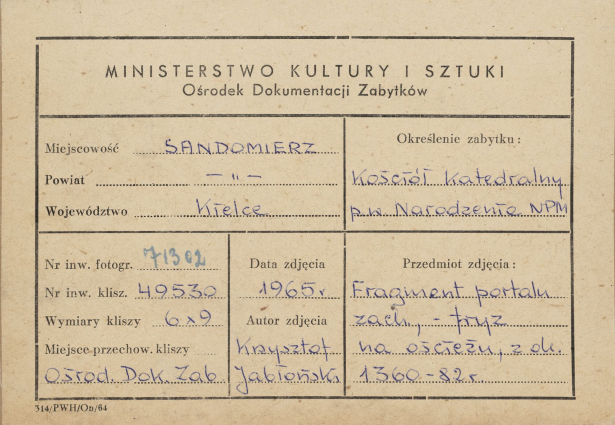 Zespół katedralny - katedra, fragment  portalu zach. - metryczka, skan 1