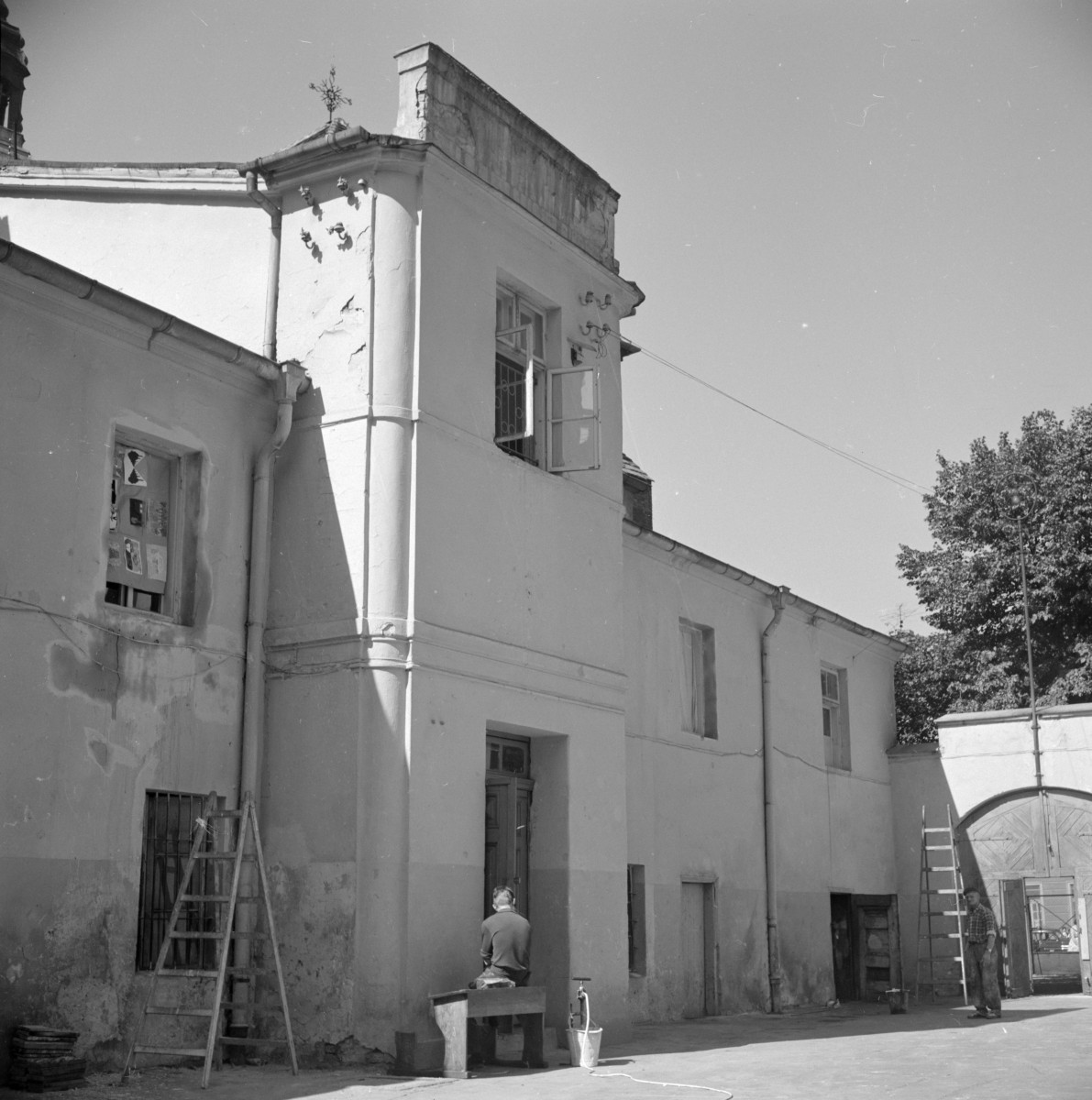 klasztor o.o. Franciszkanów - elewacja wsch., skan 1