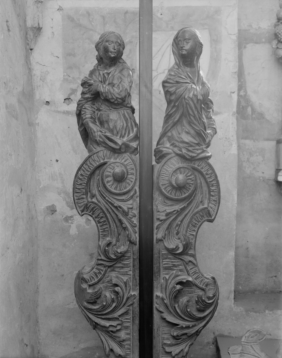 Opactwo Cystersów - wnętrze: rzeżby świętych. , skan 1