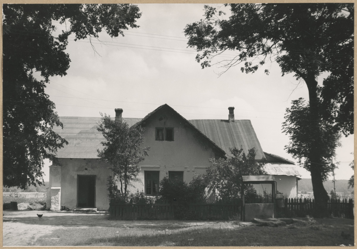 Zespół XIX w. zakładu przemysłowego - osiedle fabryczne, widok domu nr 34 (32) od frontu, skan 1