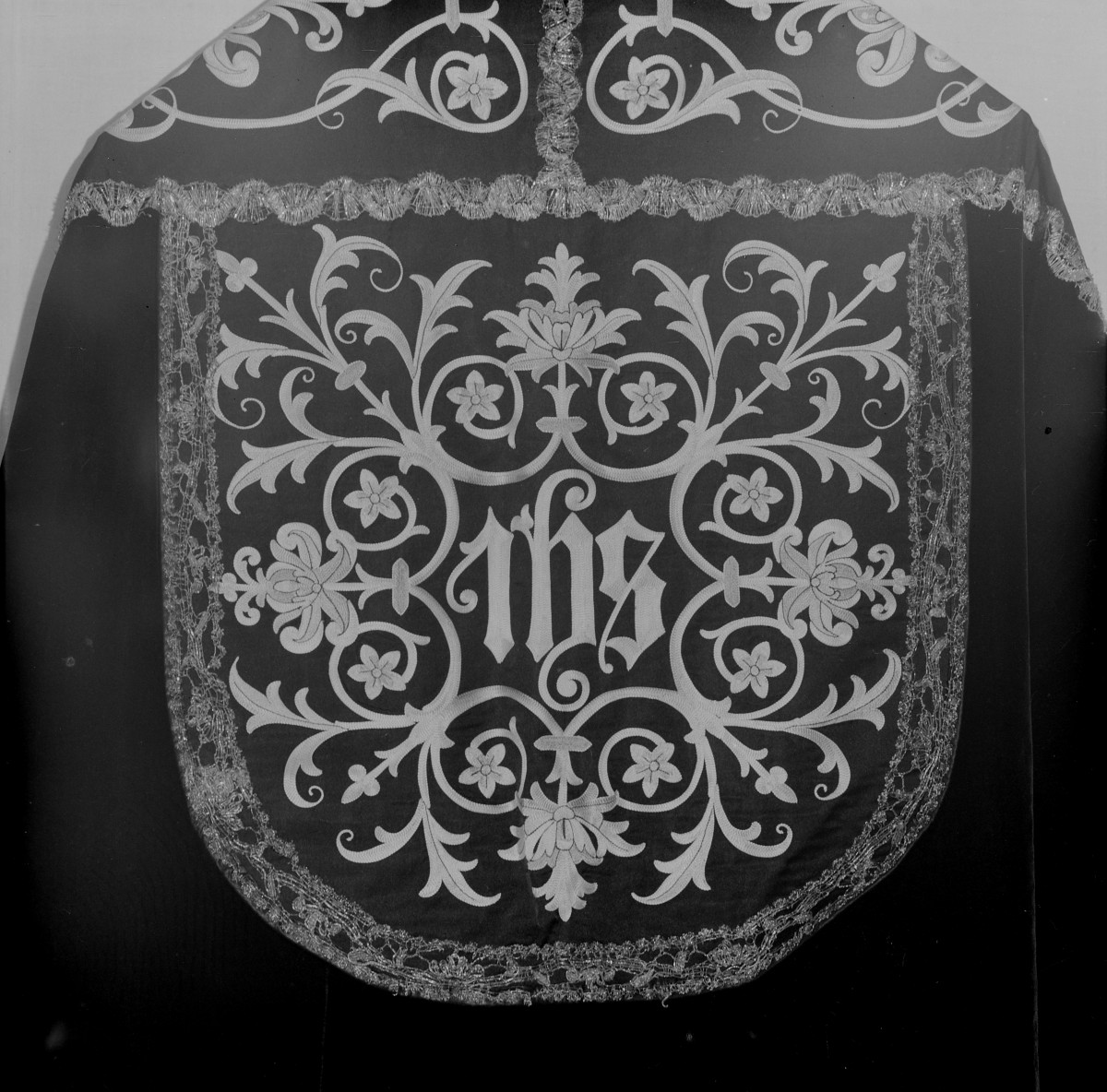 Skarbiec Katedralny - Kapa. Haft Polski ok. XiX. Kaptur, detale., skan 1