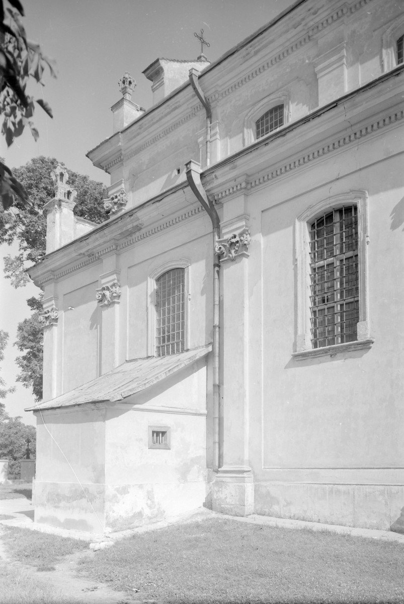  Kościół Przemienienia Pańskiego - elewacja pd. prezbiterium., skan 1