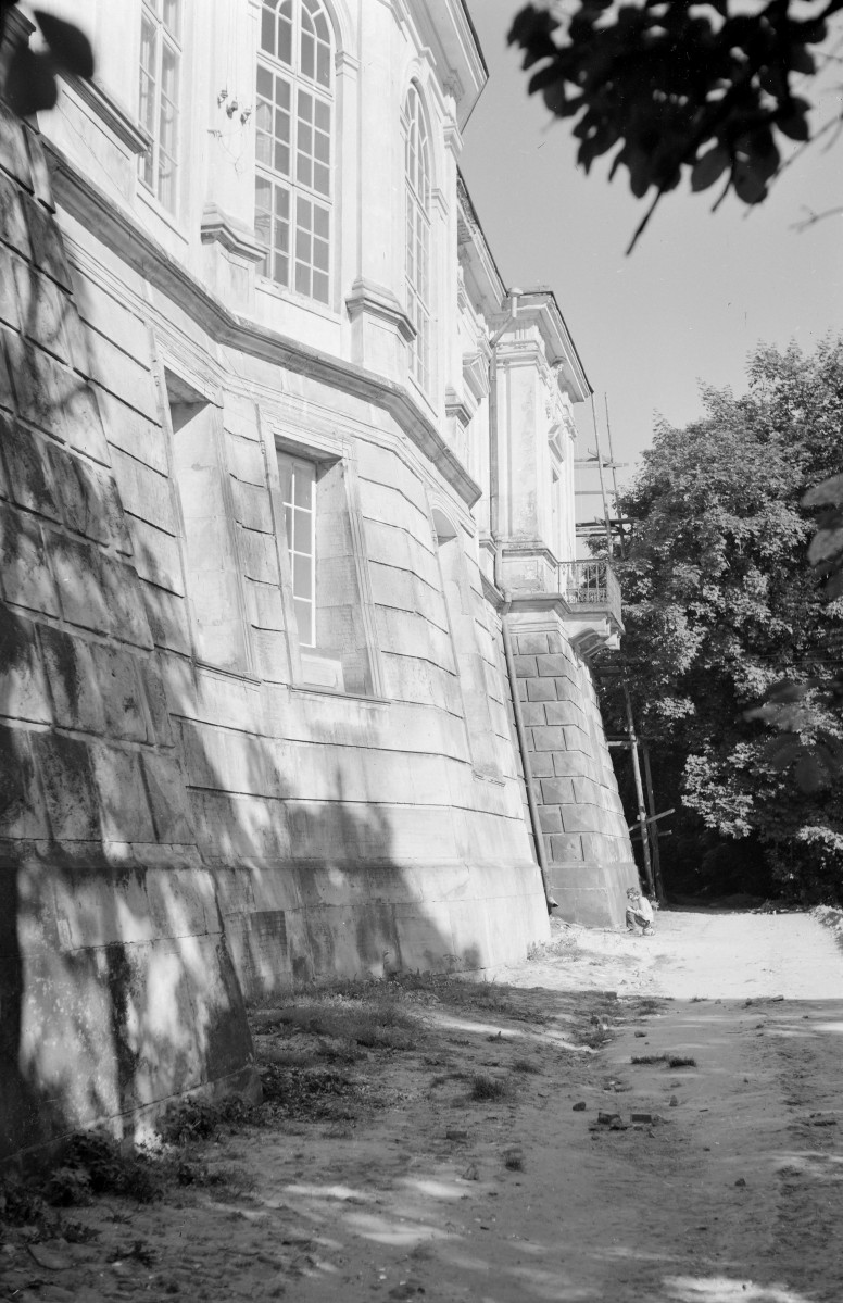 pałac Czartoryskich - elewacja południowa - fragment, skan 1