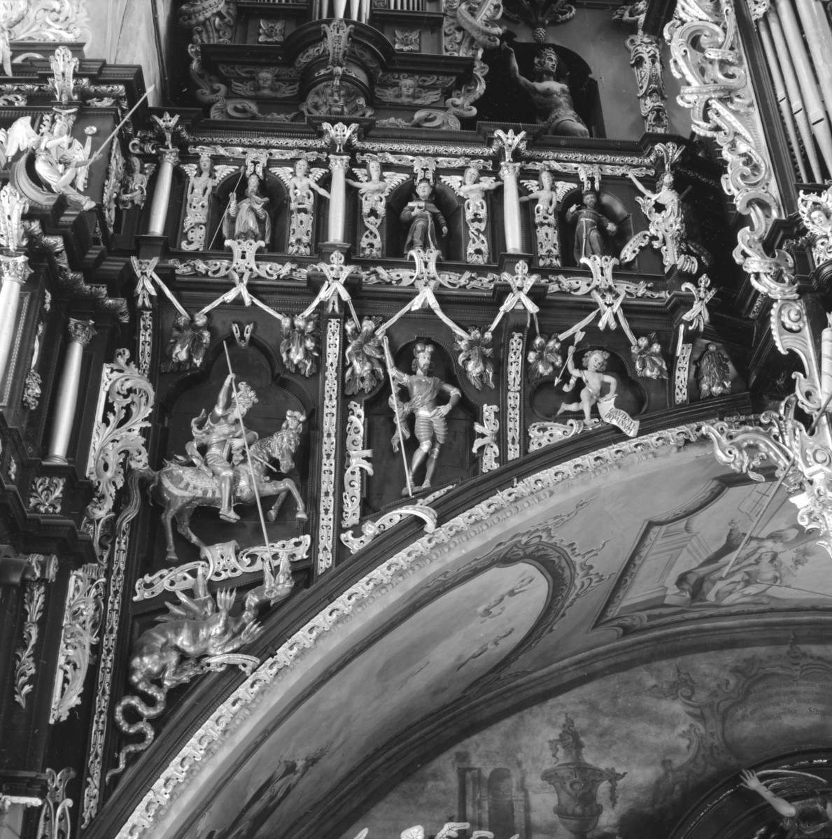 bazylika pw. Zwiastowania Najświętszej Marii Panny - wnętrze: prospekt organowy nawy głównej - fragment, skan 1