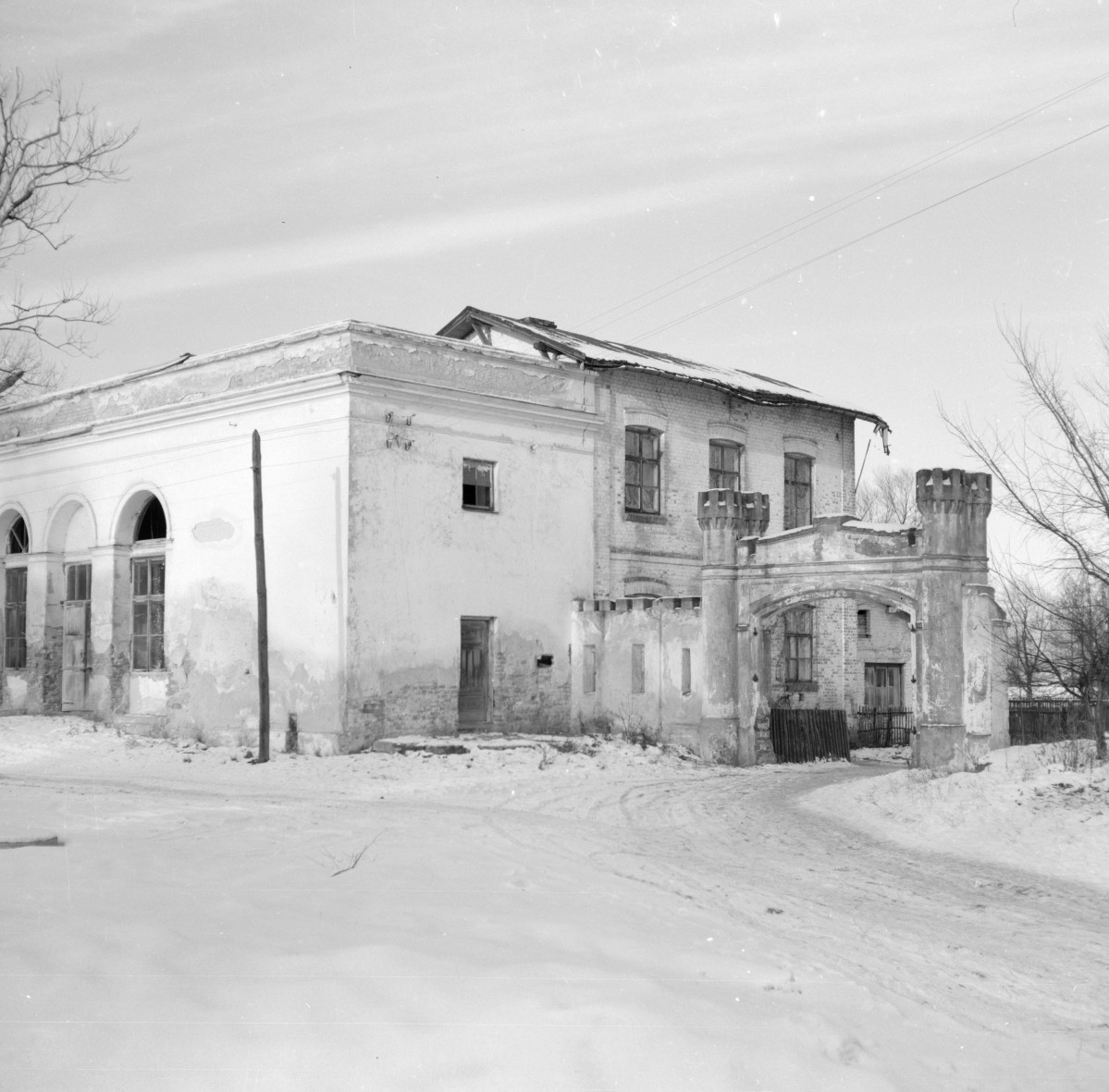 pałac - oranżeria, elewacja i brama, skan 1