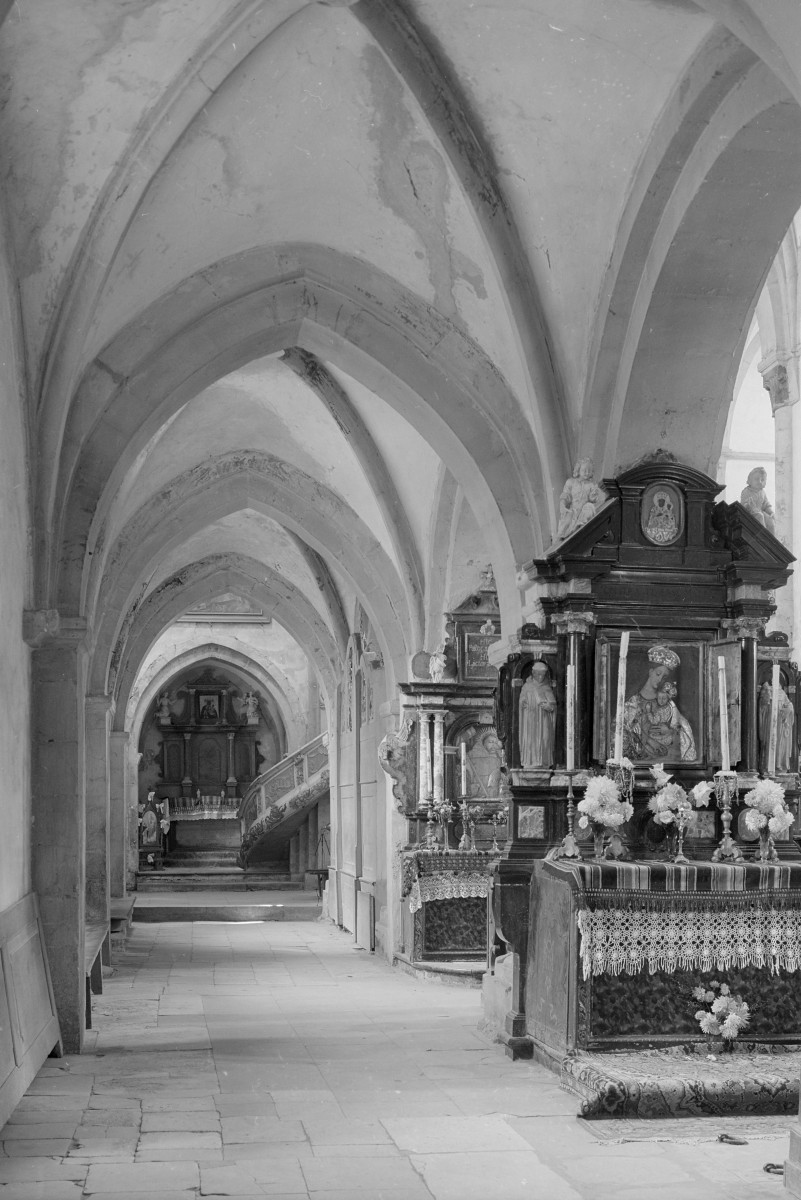 opactwo cysterskie, kościół -  wnętrze: nawa boczna północna, skan 1