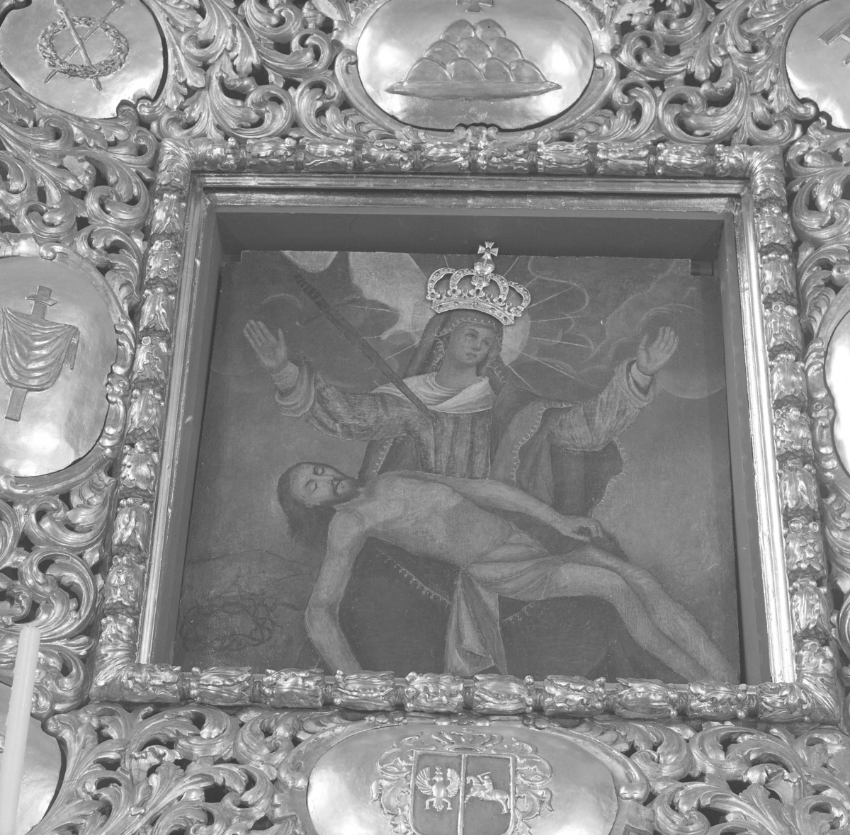 kościół pw. Wniebowzięcia Najświętszej Maryi Panny - wnętrze - Kaplica Maryjna - ołtarz boczny - obraz Pieta Chełmińska, skan 1