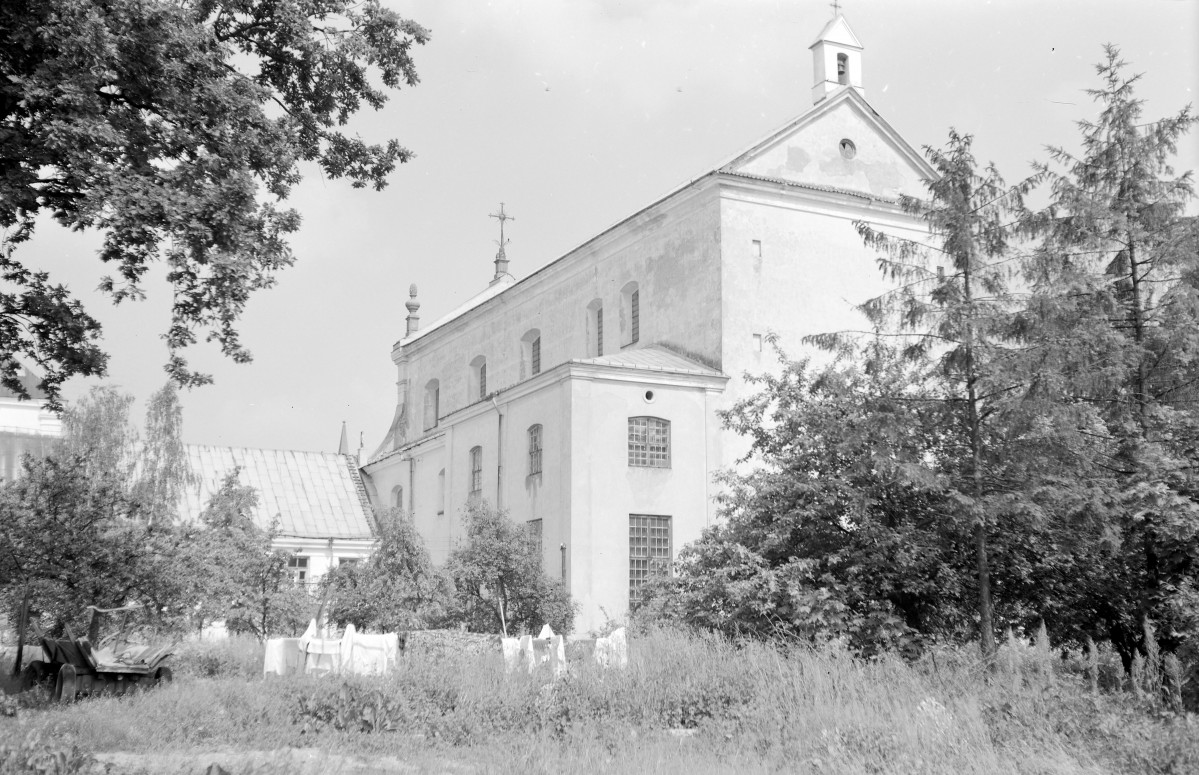 kościół Imienia Najświętszej Maryi Panny oraz zabudowania klasztorne - elewacja od pn. - zach., skan 1