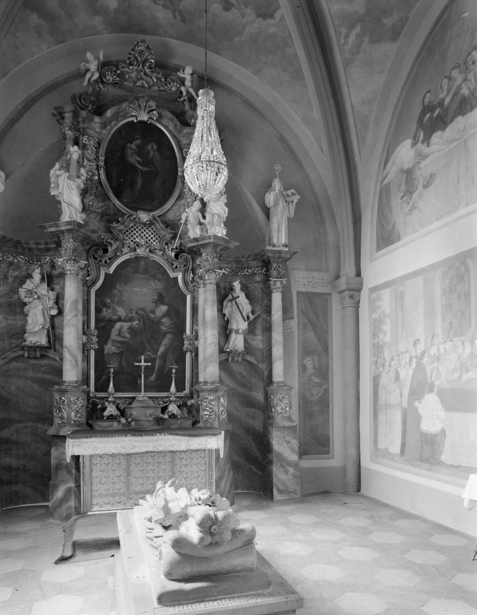 sanktuarium św. Jadwigi Śląskiej - kościół: stara kaplica św. Jadwigi, ołtarz, skan 1