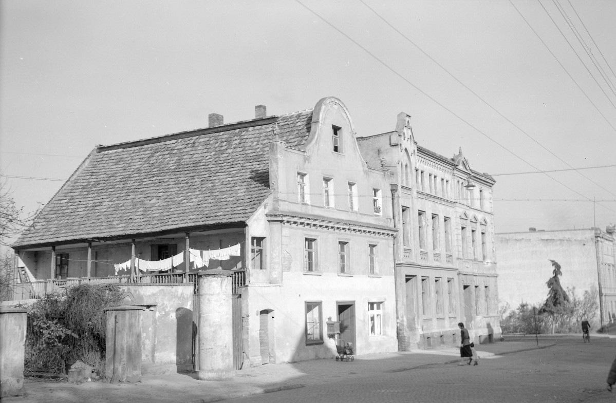 zabudowa miejska - kamienice - elewacje frontowe, skan 1