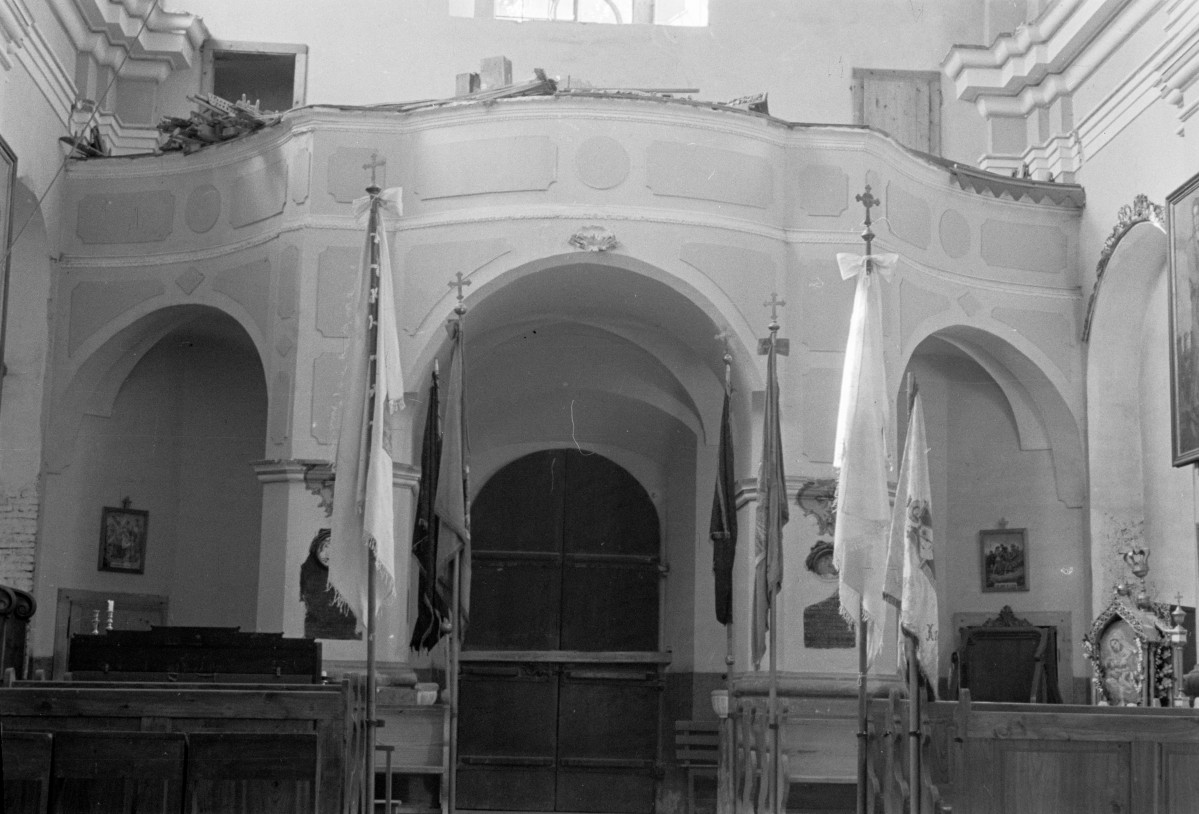 widok na chór we wnętrzu kościoła św. Marcina w Krasiczynie, skan 1