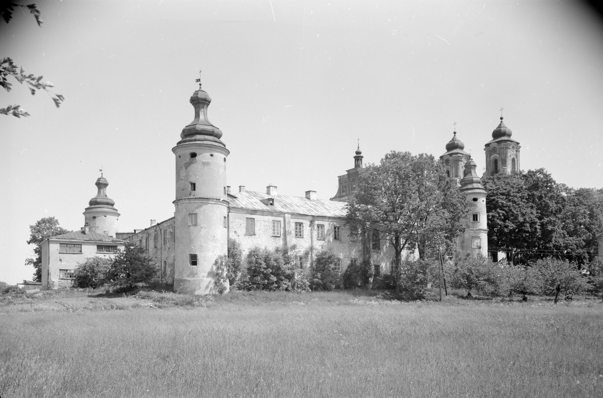 bazylika i kościół M.B. Częstochowskiej - widok ogólny, skan 1