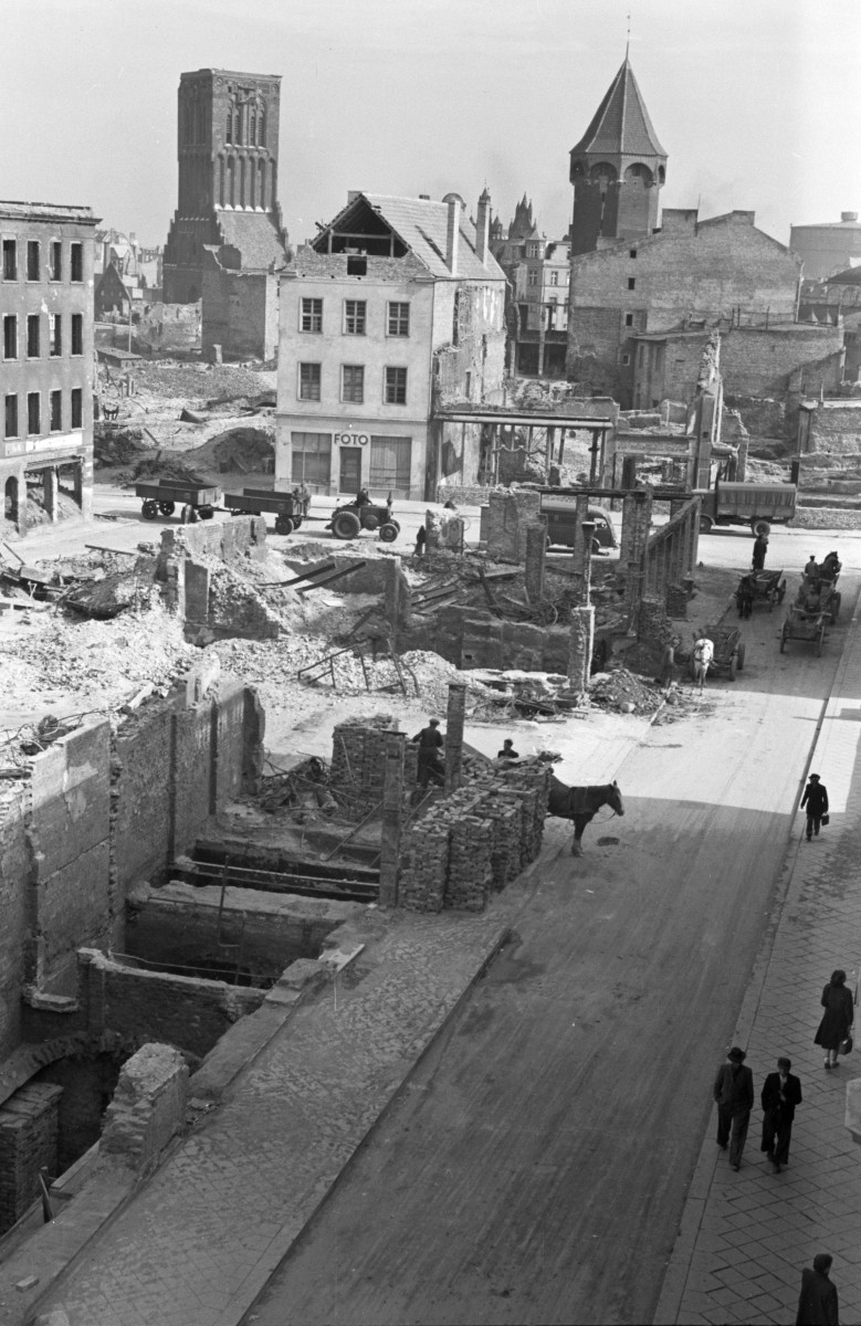 kościół parafialny, ob. rektorski pw. św. Katarzyny i Baszta Jacek - widok ruin, skan 1