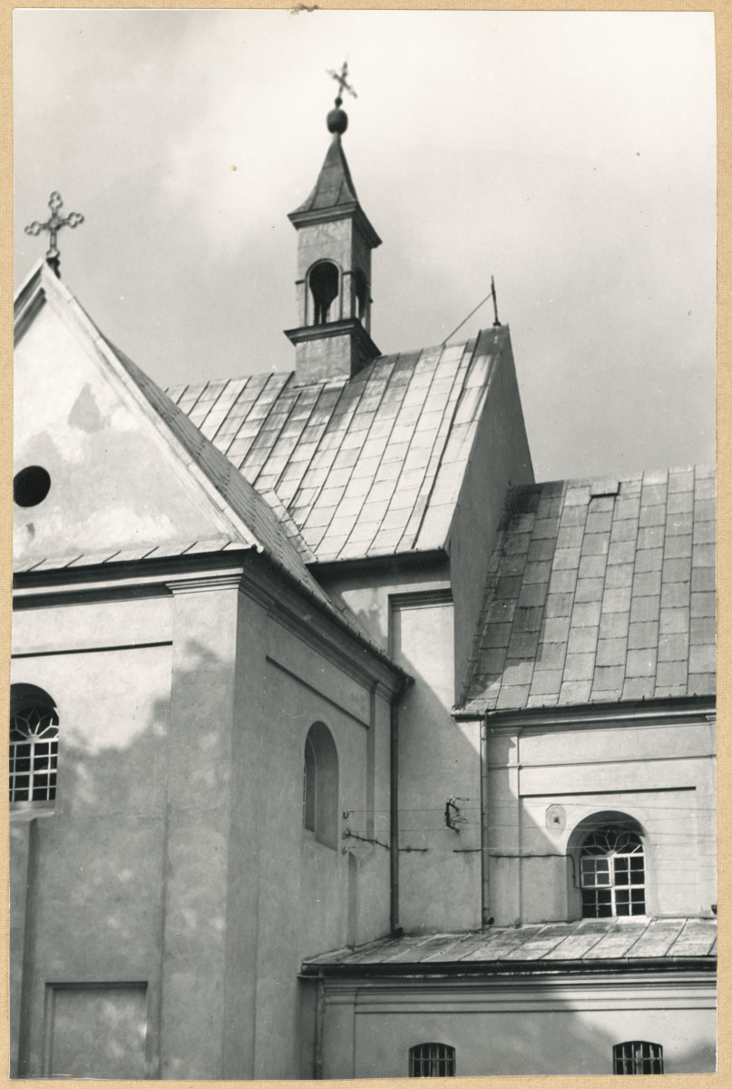 Kościół parafialny - widok od płd. wsch., skan 1