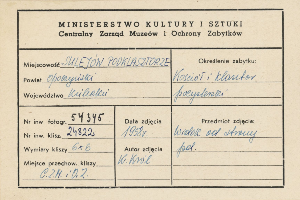 Zespół opactwa cystersów - widok od strony zach. na ruiny klasztoru i kościół - metryczka, skan 1