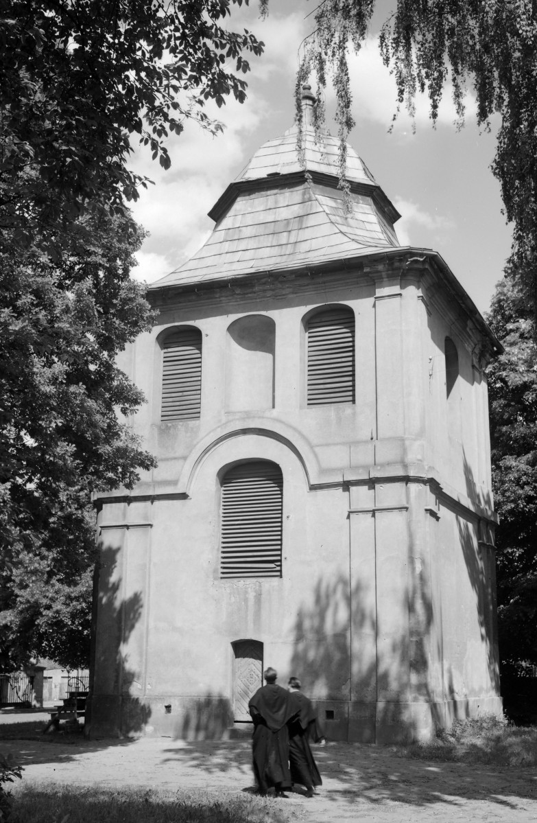 Bazylika Wniebowzięcia NMP - dzwonnica, elewacja, skan 1