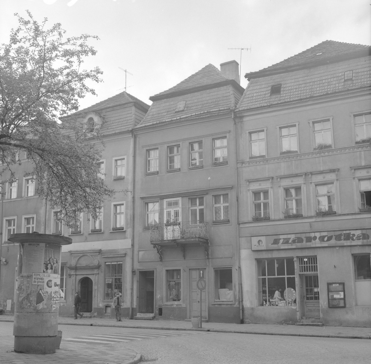 Pierzeja - kamienice, elewacje frontowe., skan 1