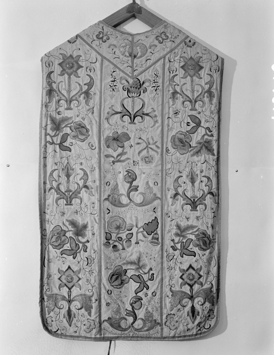 klasztor Benedyktynek - zbiory - ornat, skan 1