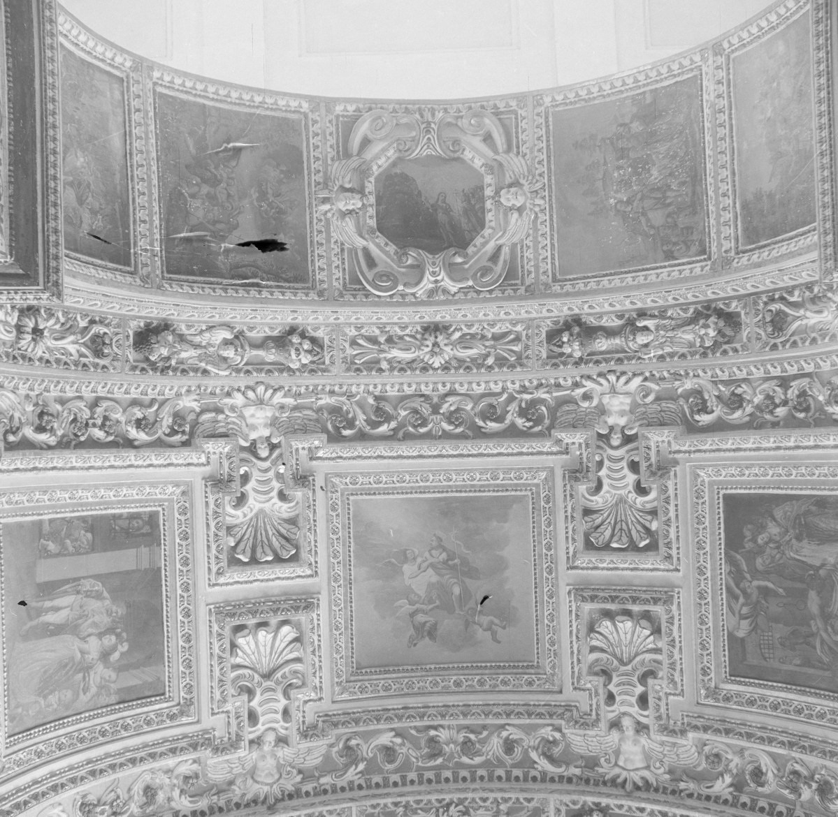 kościół Wniebowzięcia NMP - wnętrze, sklepienie łuku międzynawowego, skan 1