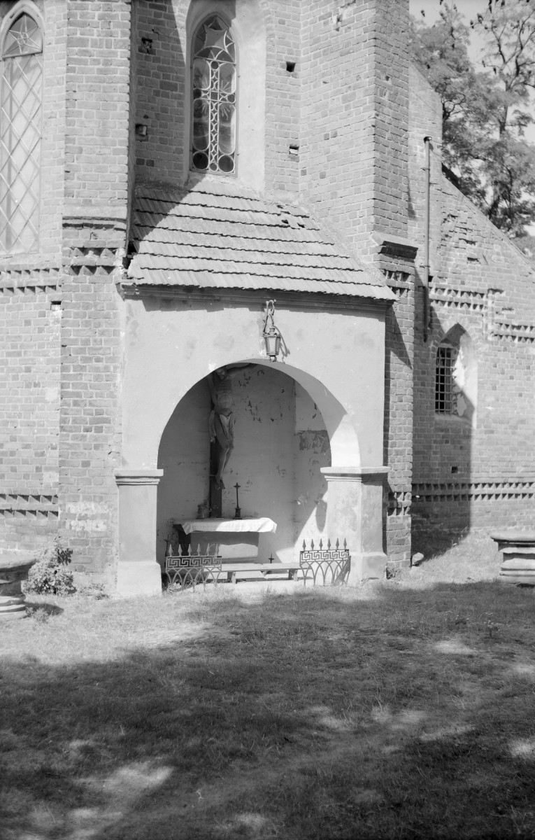 Kościół św. Stanisława Biskupa i św. Tomasza Apostoła - kaplica Ogrójcowa we wsch. ścianie prezbiterium., skan 1