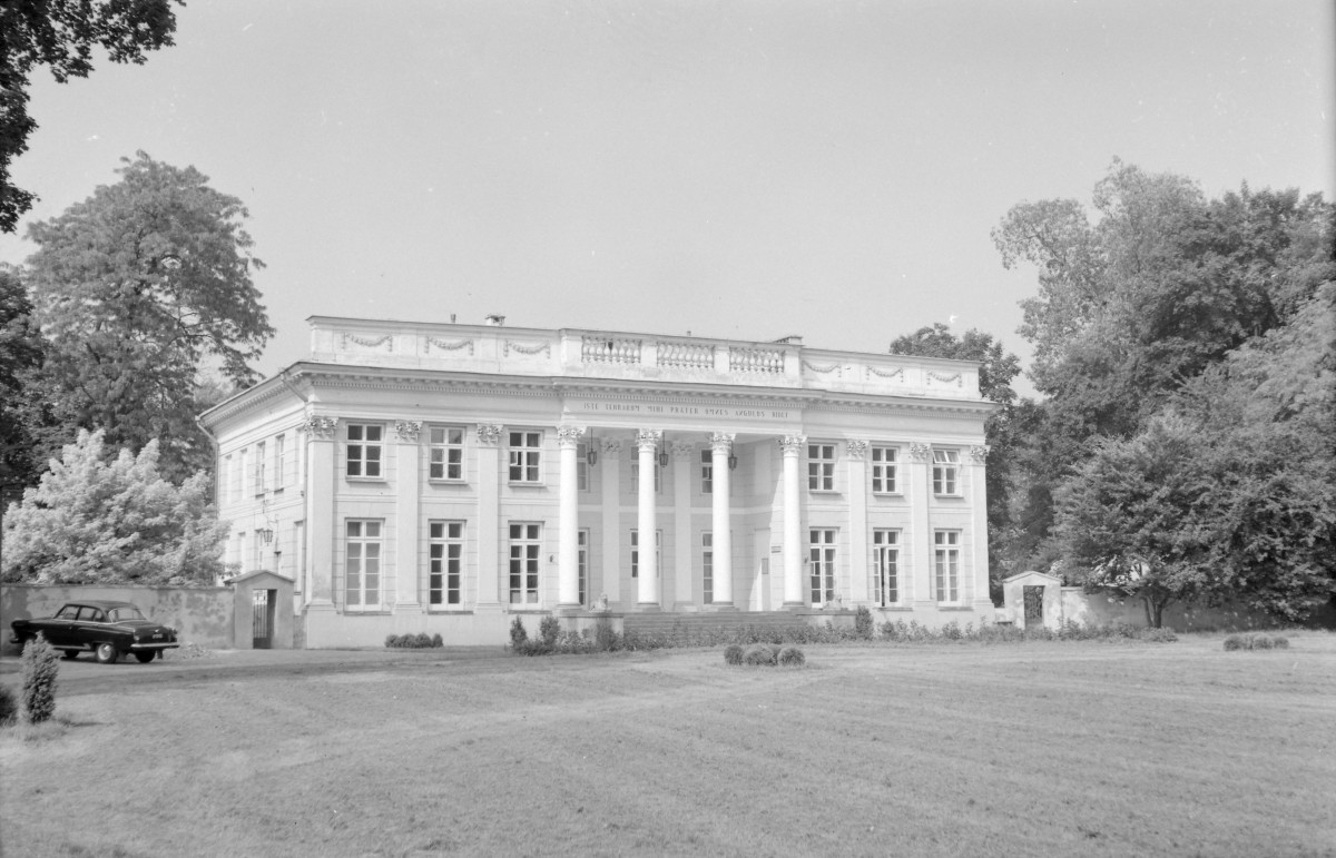 pałac Czartoryskich - Pałac Marynki - elewacja frontowa od północnego - wschodu, skan 1