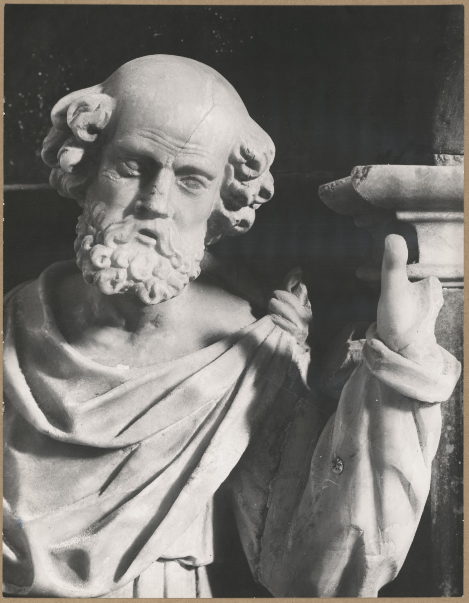 Zespół opactwa cystersów - wnętrze kościoła, ołtarz boczny płn. - fragment rzeźby św. Piotra, skan 1