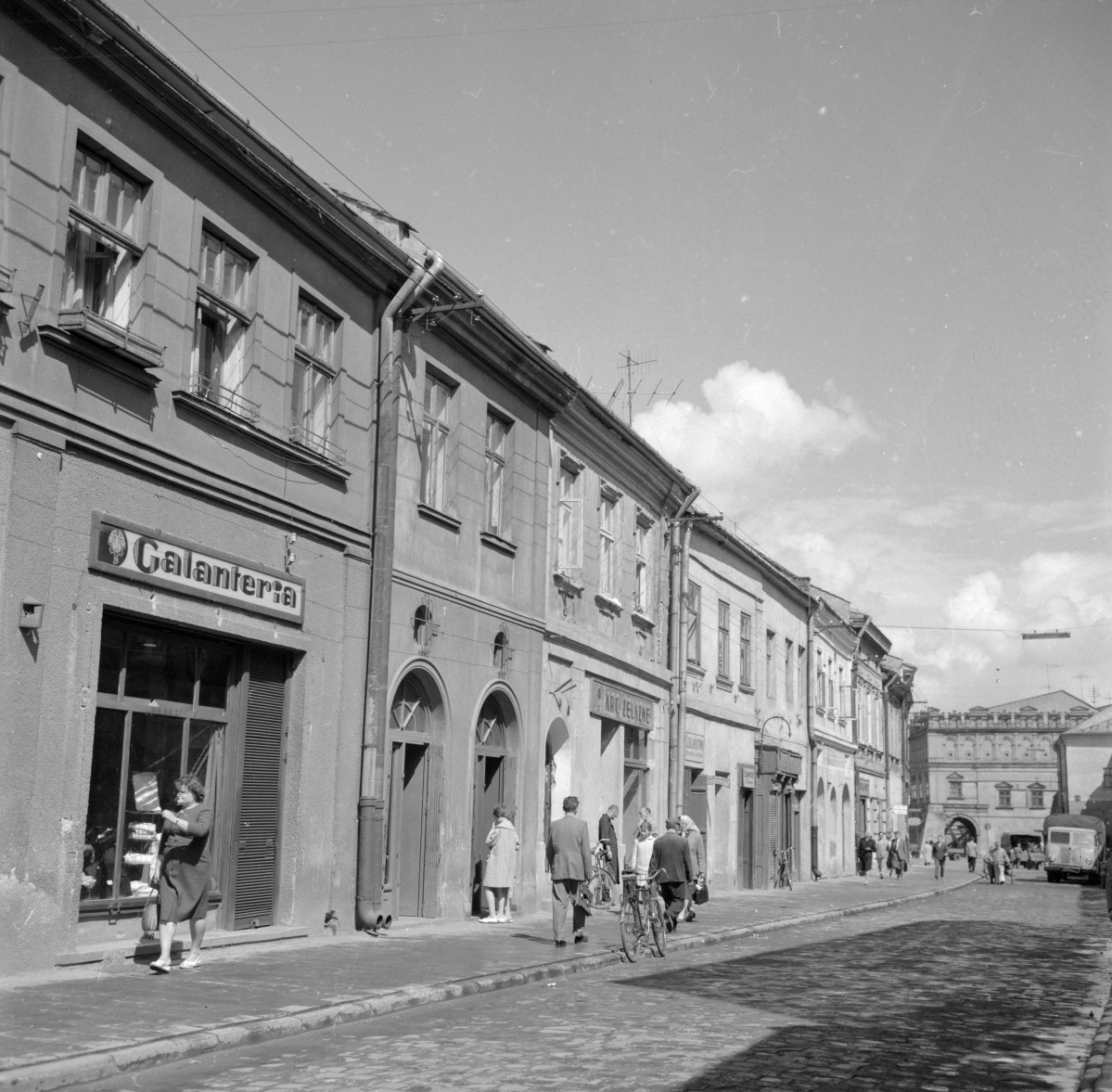 kamienice przy ulicy - elewacje frontowe, skan 1