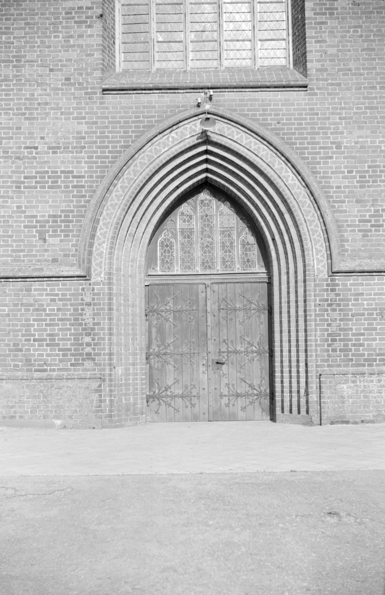 kościół, ob. katedra pw. Najświętszej Marii Panny - portal zachodni, skan 1