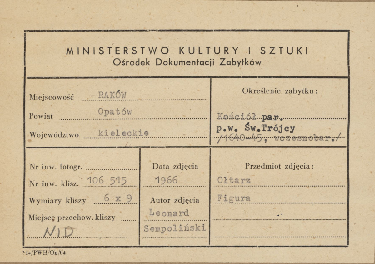 Kościół parafialny - wnętrze, widok figury z ołtarza bocznego - metryczka, skan 1