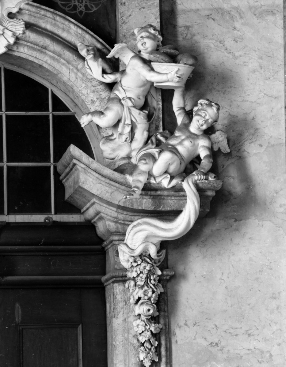 mauzoleum Piastów Świdnickich przy kościele pw. Wniebowzięcia Najświętszej Marii Panny  - wnętrze - fragment portalu, skan 1