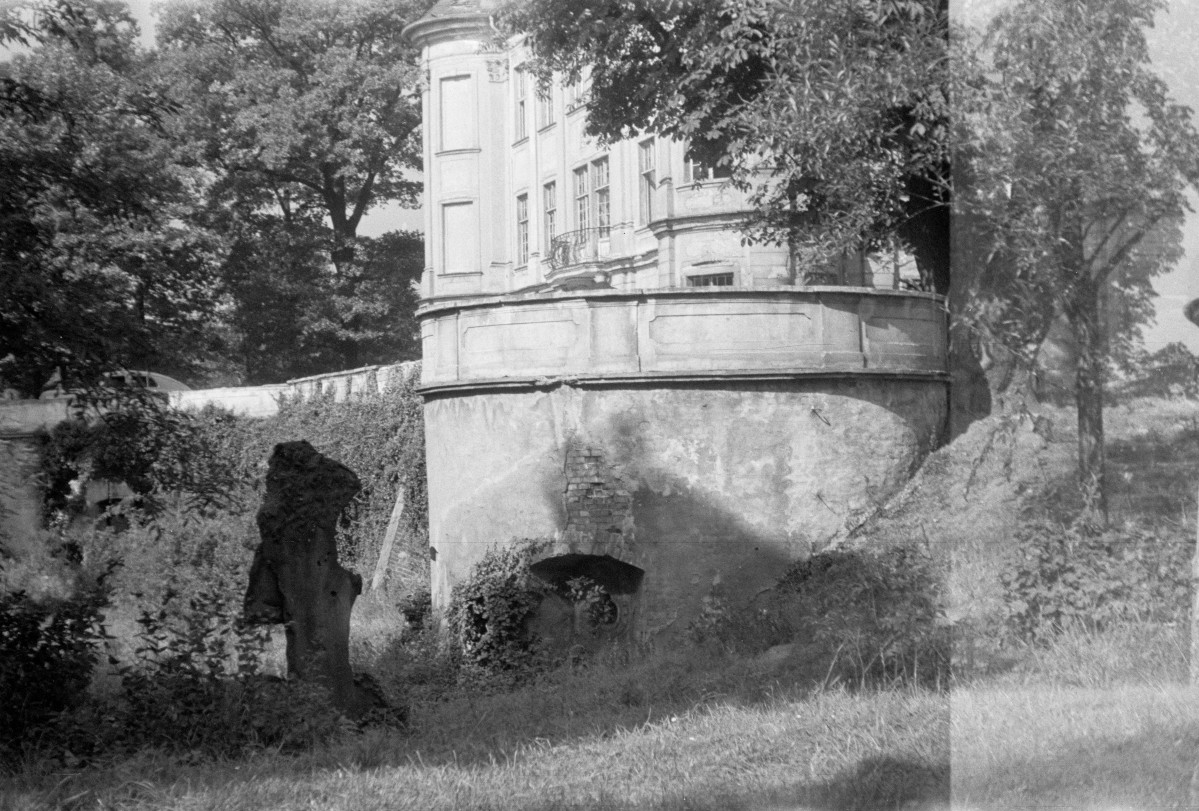 pałac w Leśnicy - bastion południowo-wschodni, skan 1