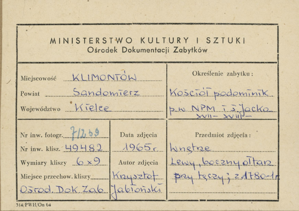 Zespół klasztorny - kościół, wnętrze, widok na ołtarz boczny, po lewej stronie , przy łuku tęczowym - metryczka, skan 1
