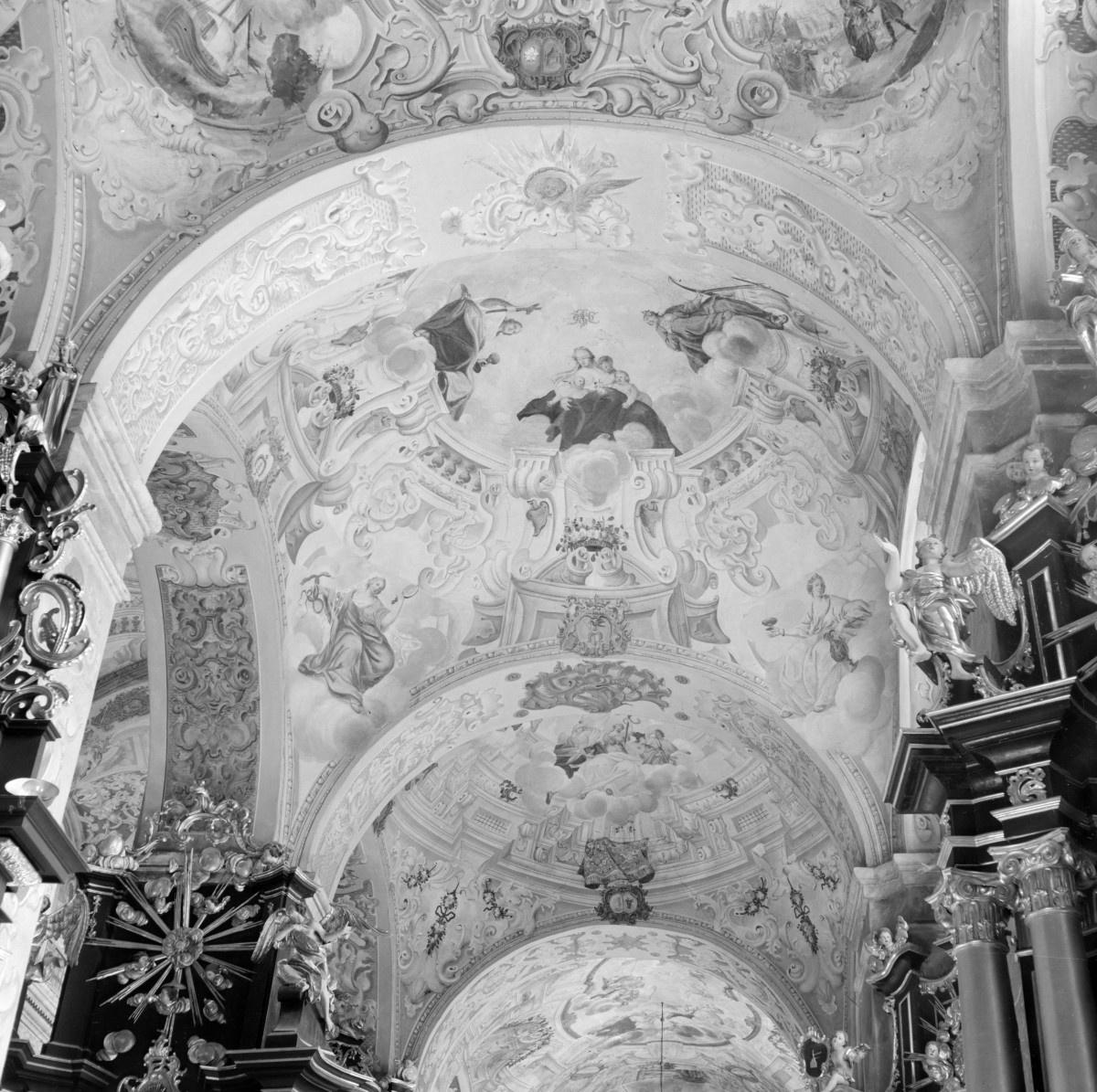 kościół (bazylika) pw. Zwiastowania NMP - polichromia sklepienie nawy bocznej, skan 1