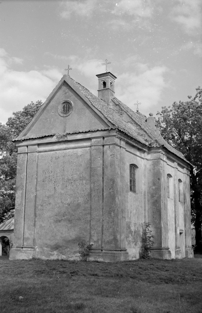 kościół pw. św. Józefa - widok od strony prezbiterium, skan 1