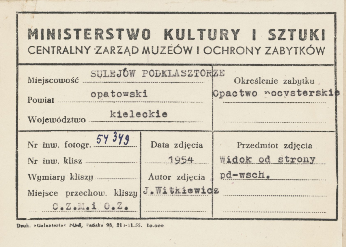 Zespół opactwa cystersów - widok od strony zach. na wieżę Mauretańską i przyległe budynki gospodarcze - metryczka, skan 1